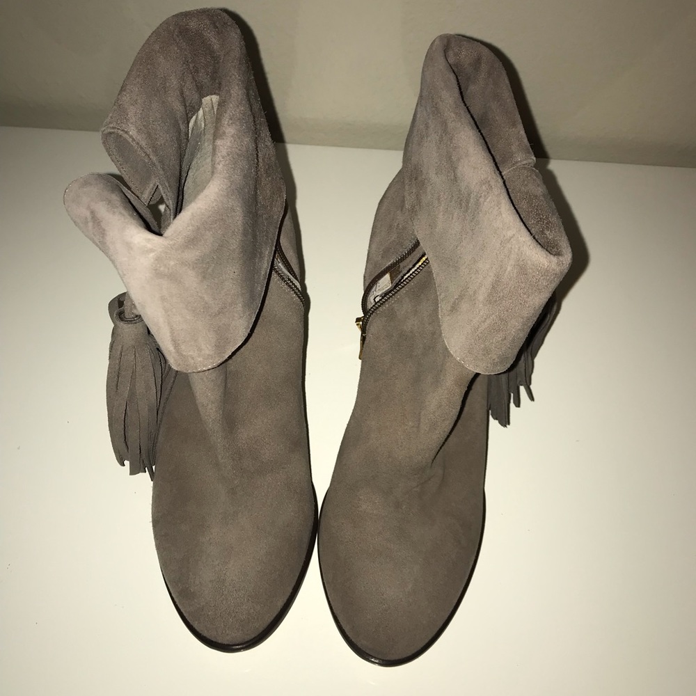 NWOT Dee Keller Taupe Suede Booties